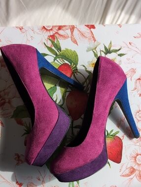 Elle Suede Heels Size 8